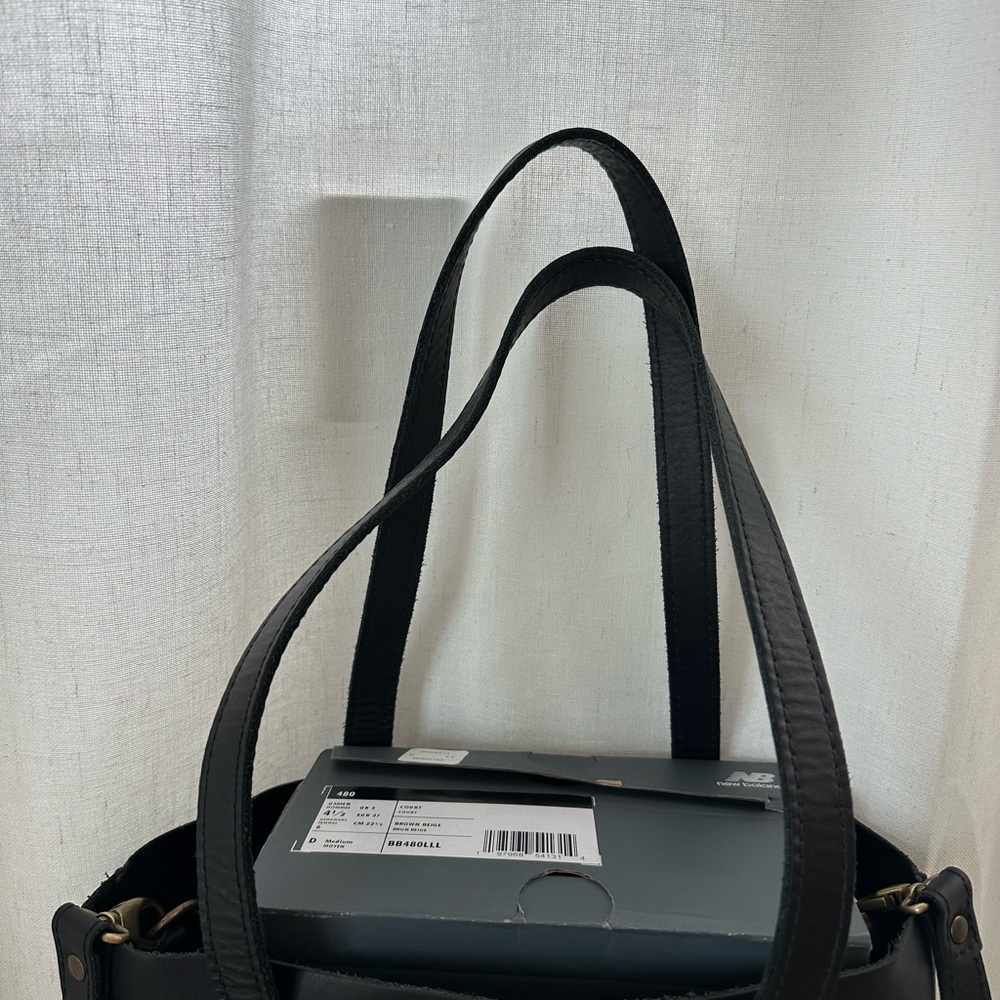 Portland leather crossbody tote - Picture 4 of 10